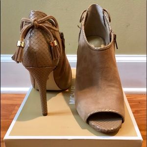 Michael Kors Size 8